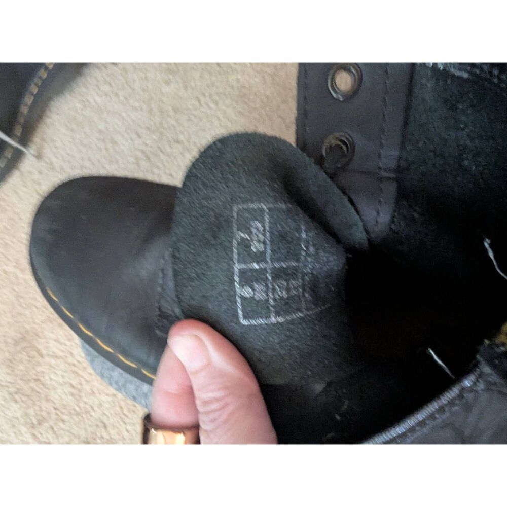 Dr Marten 1460 Smooth Black Leather 8 Eye Boots Size 7 US - Picture 6 of 6